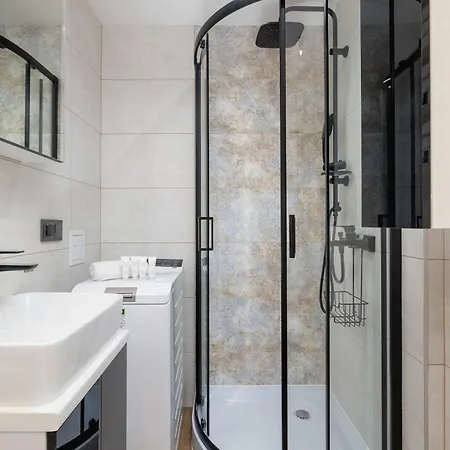 Functional Near Old Town Remote Work By Renters Apartament